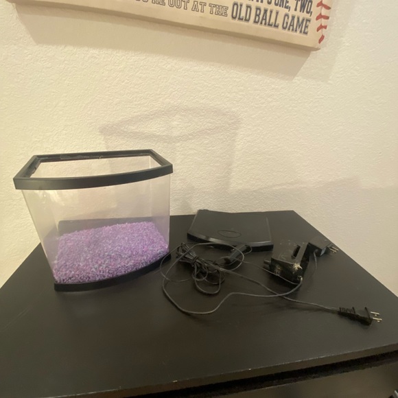 Fish tank with filter included - Picture 5 of 7